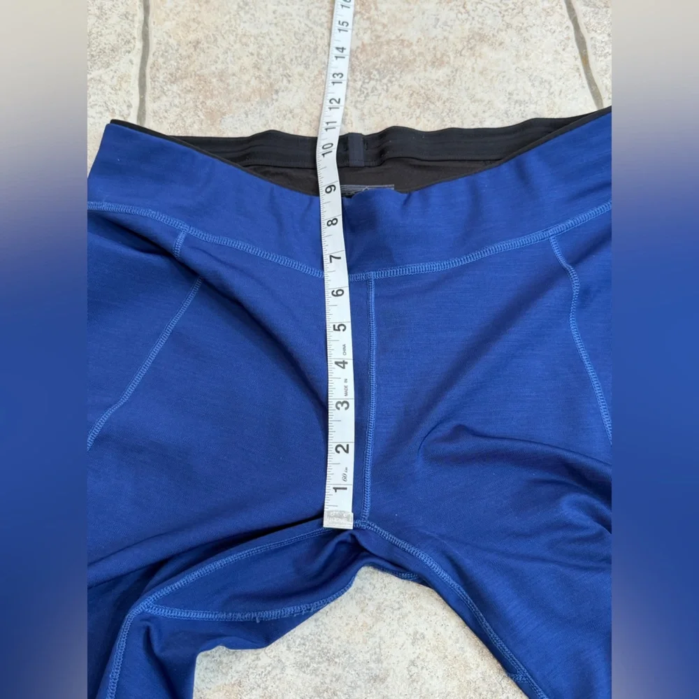 Patagonia women’s Royal Blue Leggings with Black Panels size large